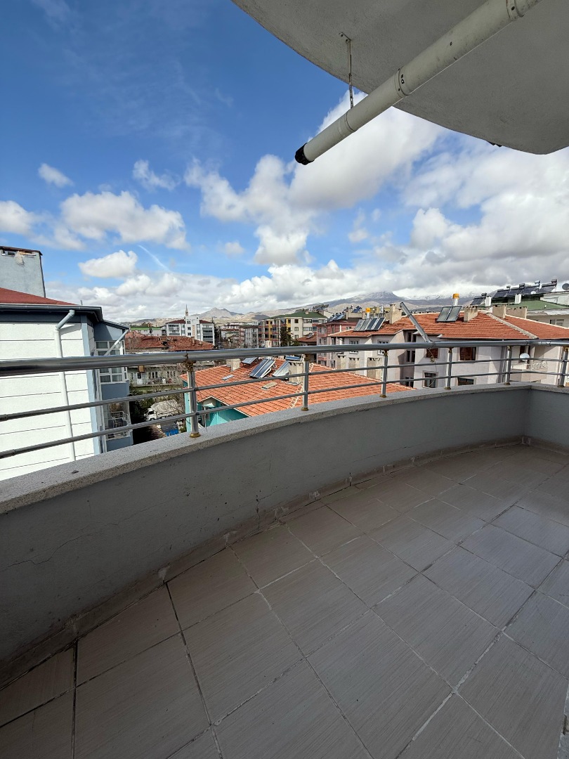 KAYSERİ DEVELİ ÇARŞI MERKEZDE SATILIK DAİRE